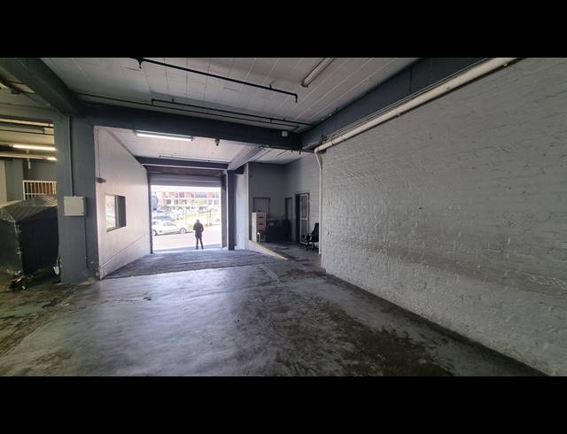 2,332M² FACTORY FOR SALE IN SALT RIVER